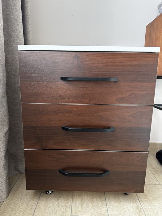 Тумба на колесиках