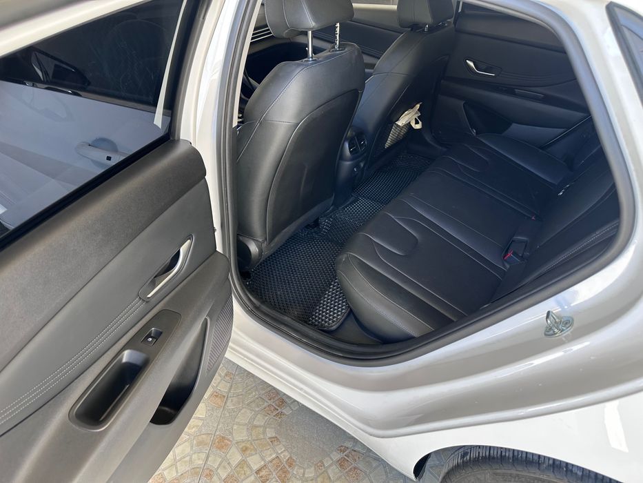 Hyundai Elantra.
