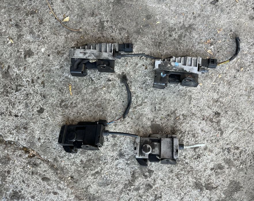 Закопчалки  преден капак Mercedes E 212 , C W204 , C W205 и др