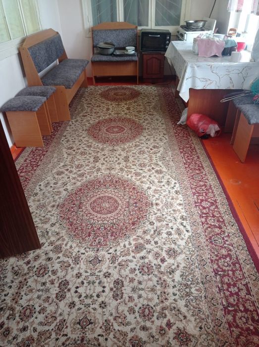 Үлкен кілемдер сатылады