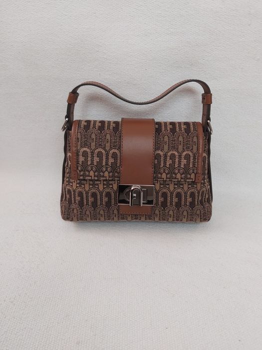 Furla чанта текстил и кожа