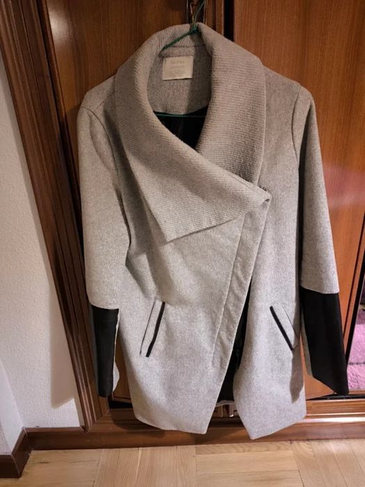 Palton Bershka marimea XS