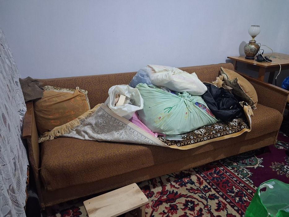 СРОЧНО продаётся комплект мебели