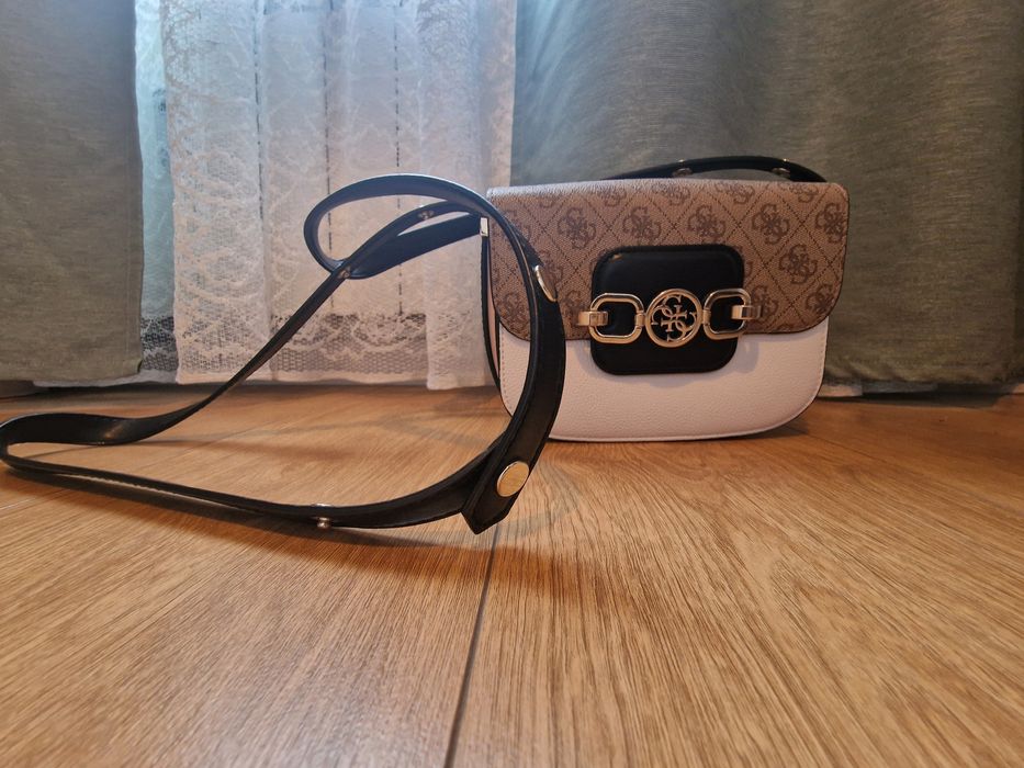 Чанта Mini Guess