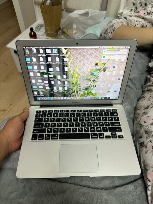 Продам макбук  MacBook Air 13