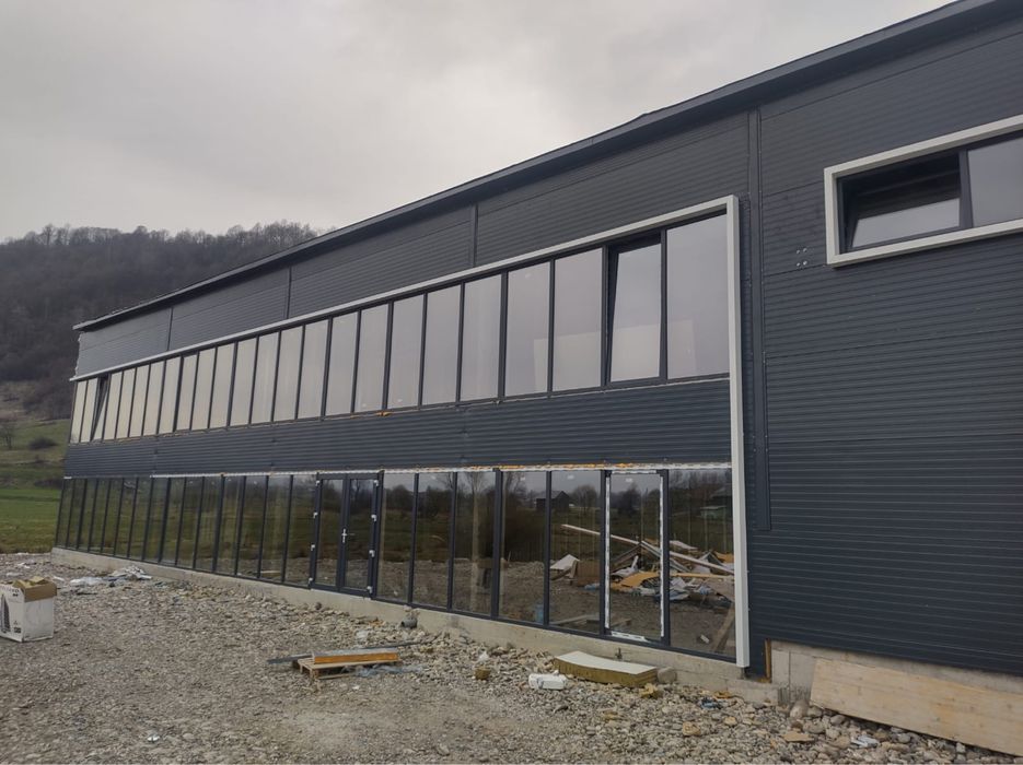 Vand Hala Metalica completa cu panouri sandwich la pret bun