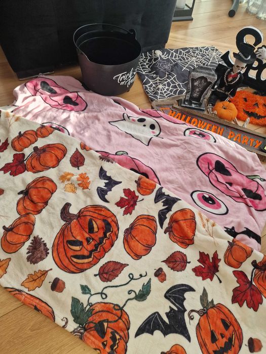 Продавам HALLOWEEN украса и одеяла