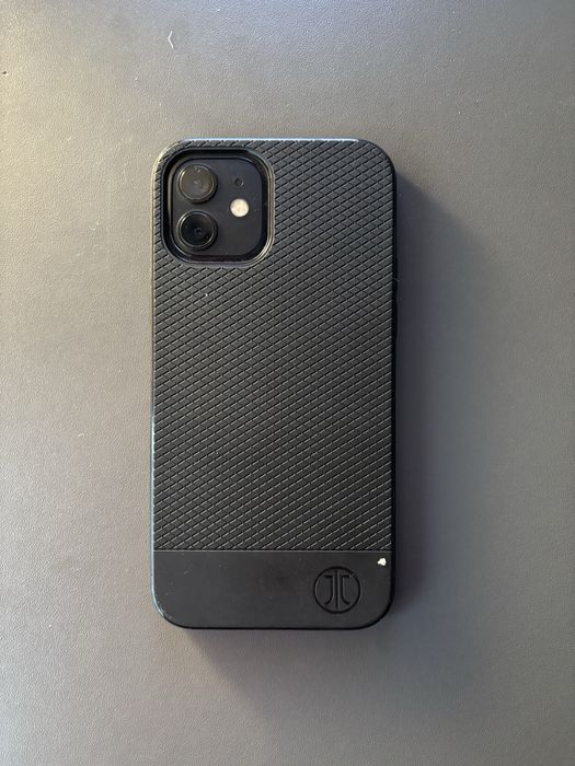 Iphone 12 negru.