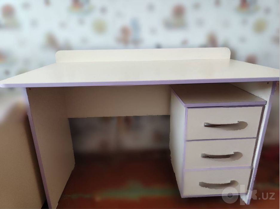 Стол  в детскую