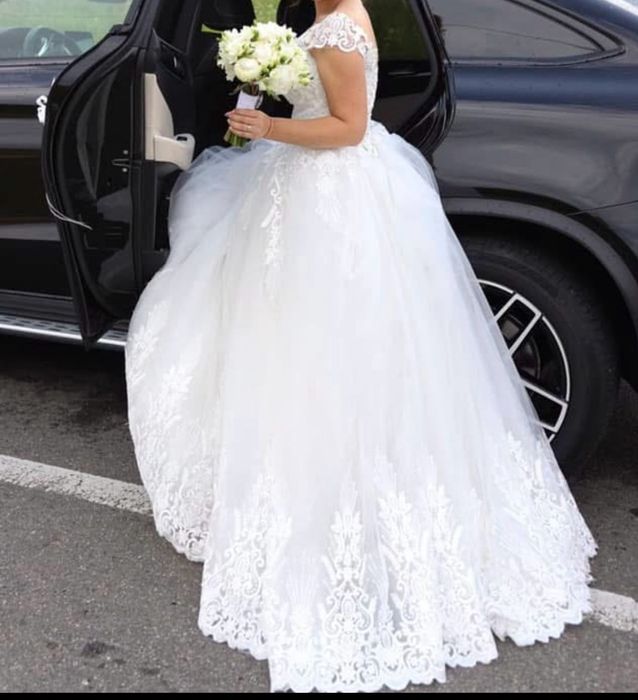 Vand Rochie de Mireasa ideala pentru ziua cea mare.