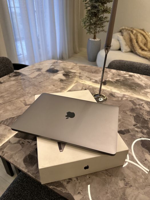 Apple Macbook Pro 13 inchi touchbar