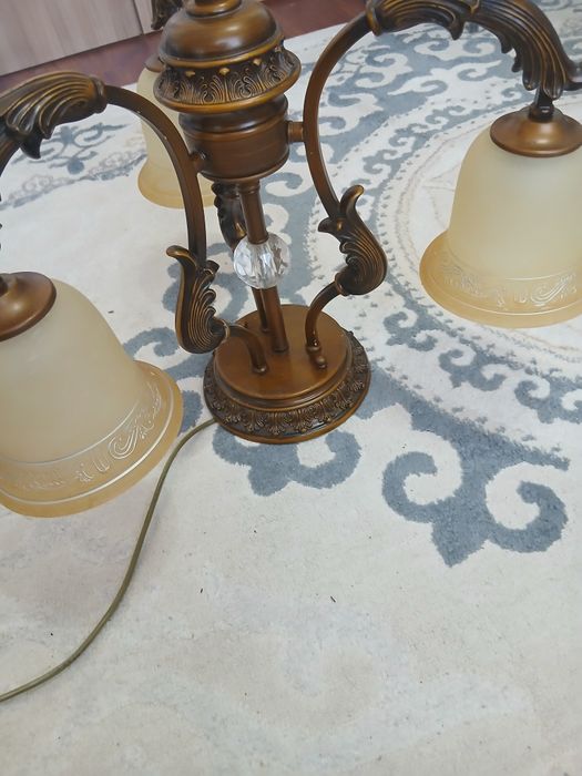 Продам люстры красивые