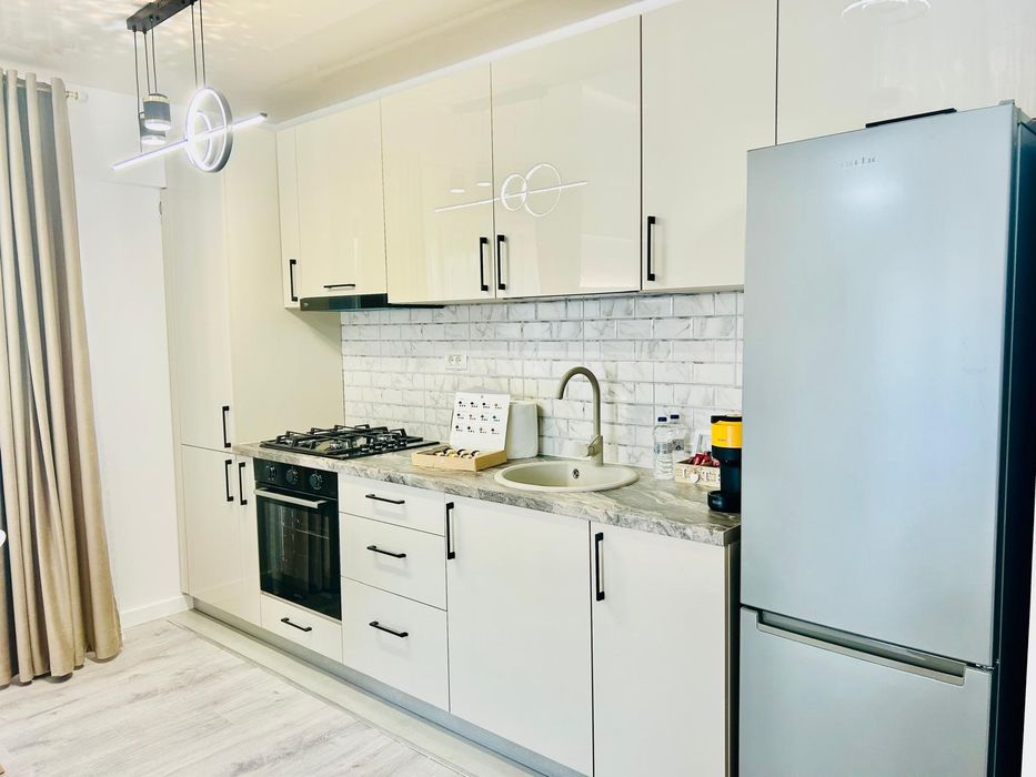 Regim hotelier Adamant Towers  pret avantajos.