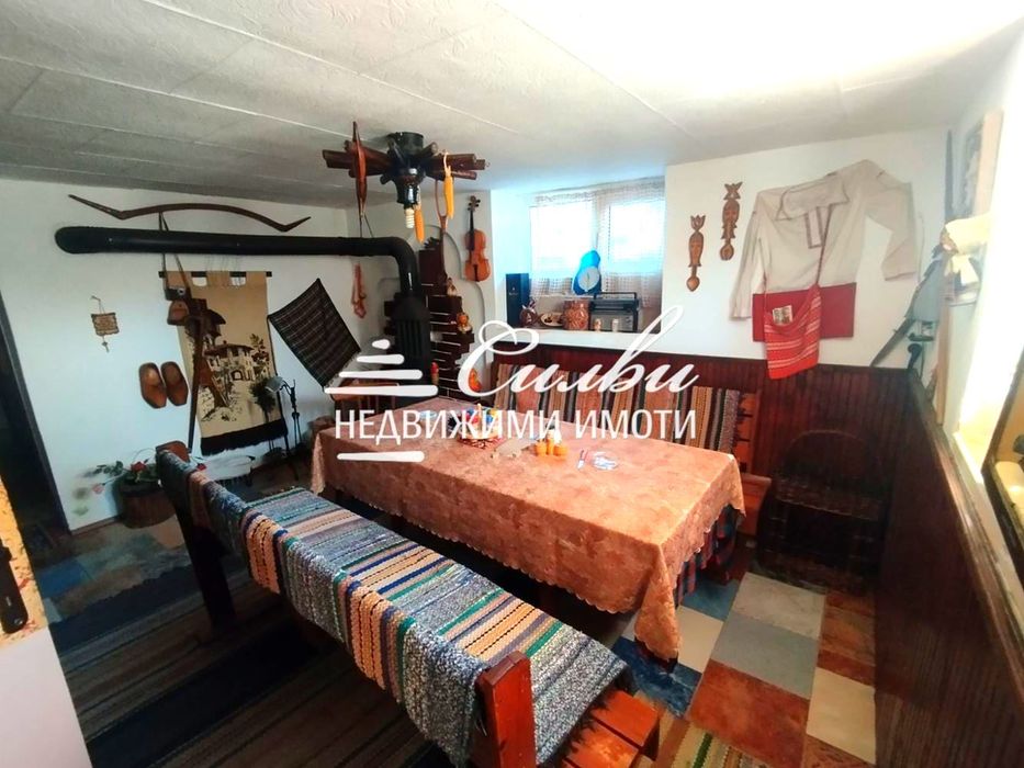 Самостоятелна ТУХЛЕНА къща на ПЛОЧА - с.Хан Крум