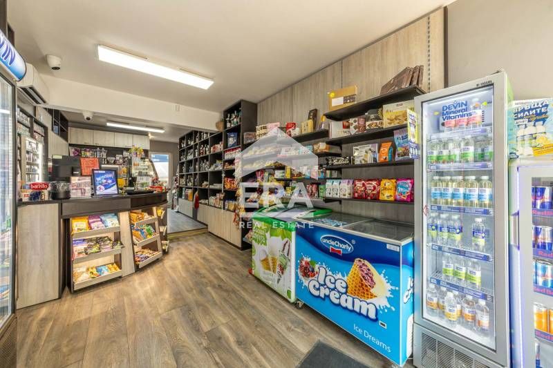 Оборудван, разработен, партерен магазин за продажба, с лице на оживена