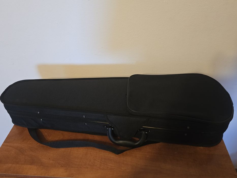 Vioară 4/4  nouă cu geantă de transport