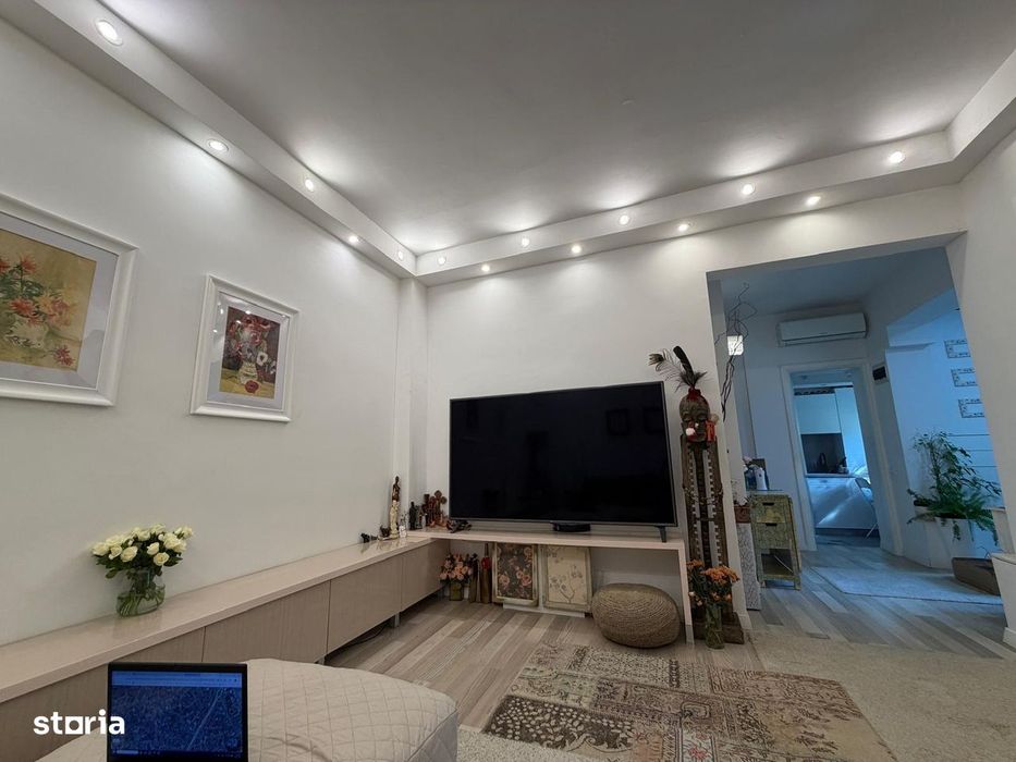 Propun spre vânzare o casă cochetă, ideală pentru o persoană sau cuplu