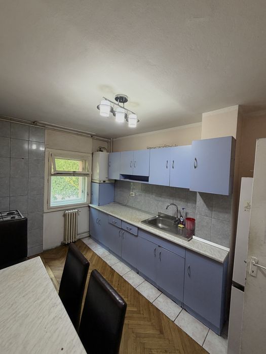 Închiriez apartament cu 3 camere