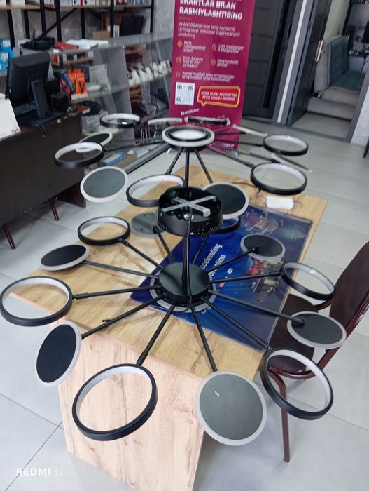 Hitech xona uchun lyustra