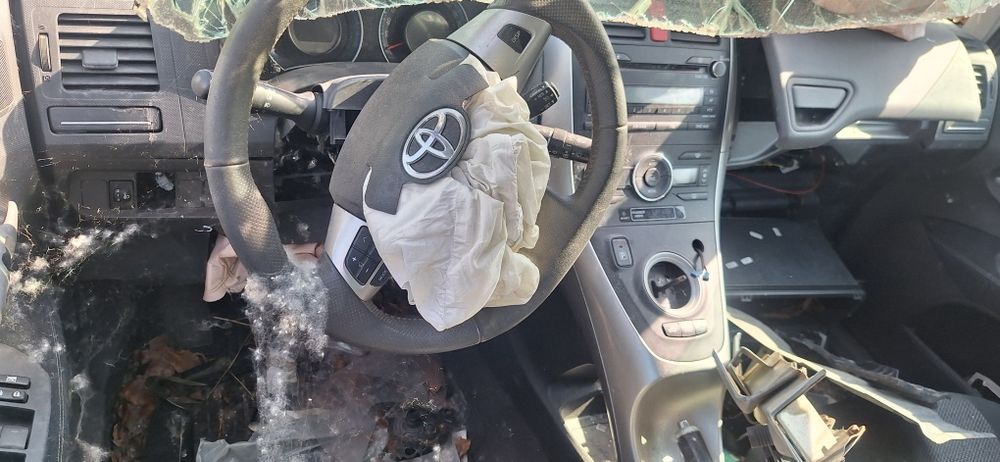 Toyota auris hybrid на Части