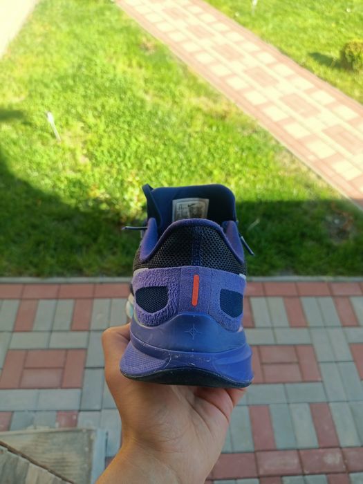 Nike Air Zoom Structure 25.