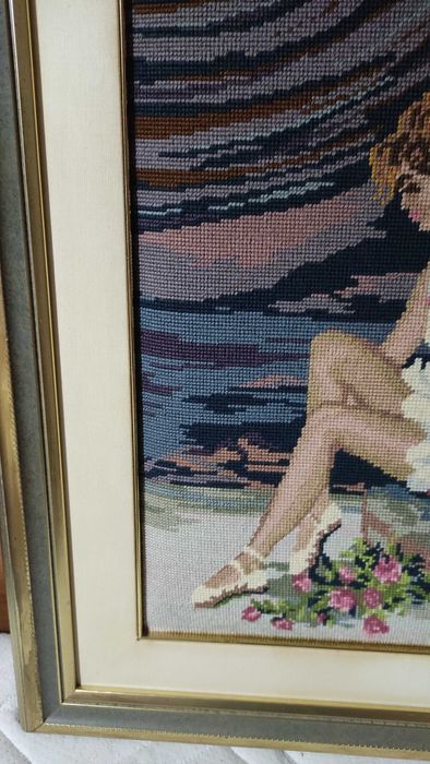 Гоблен "Балерина" в масивна дървена рамка