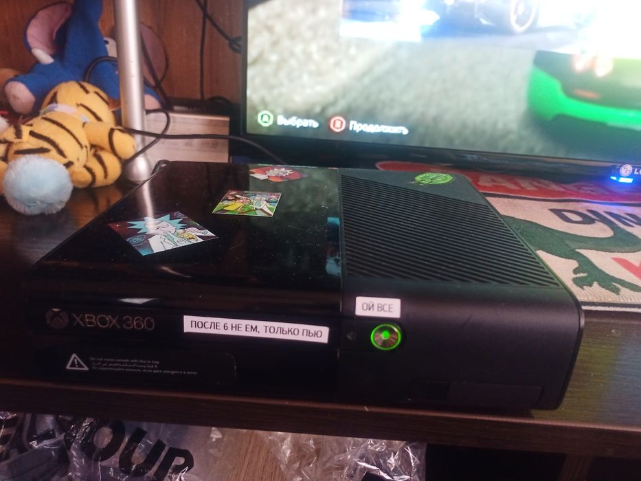 Продам игровую приставку Xbox 360