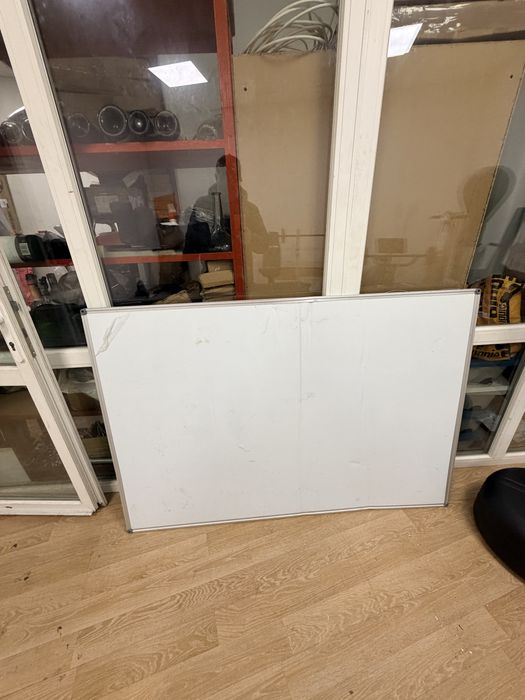 Tabla magnetica de scris 150x100 cm noua dar  stramba de la transport