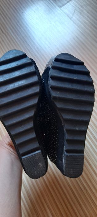 дамски чехли на платформа-60лв.Спортни чехли Calvin Klein-45лв.