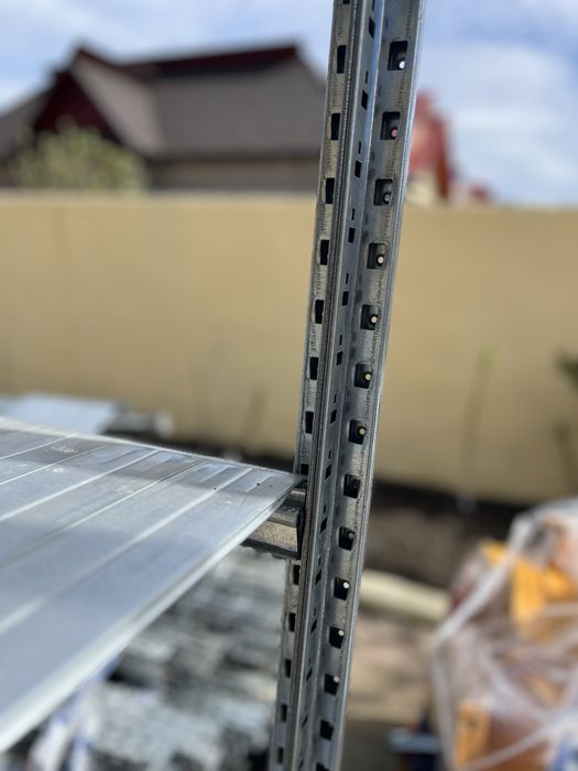 Rafturi metalice pentru depozitare manuala și arhiva