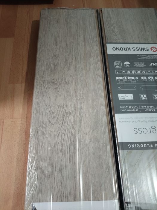 Vând parchet cu rosturi tip gresie gri