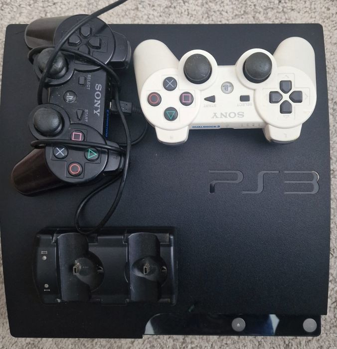 Vând PlayStation 3