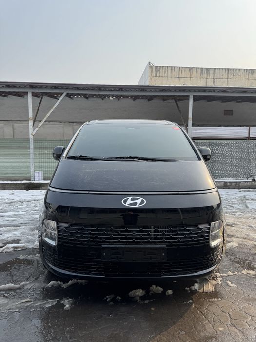 Hyundai Staria 2025 gibrid bez probeg