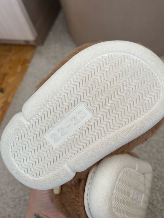 Кроксове и пантофи