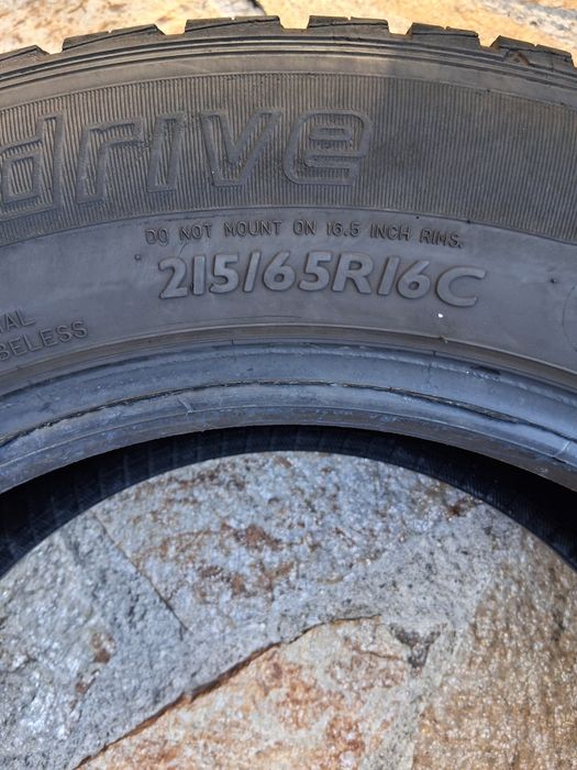 215 65 16 C Dunlop  Бусови