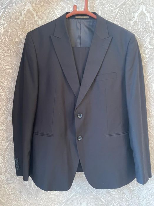 Продам костюм тройка чёрный