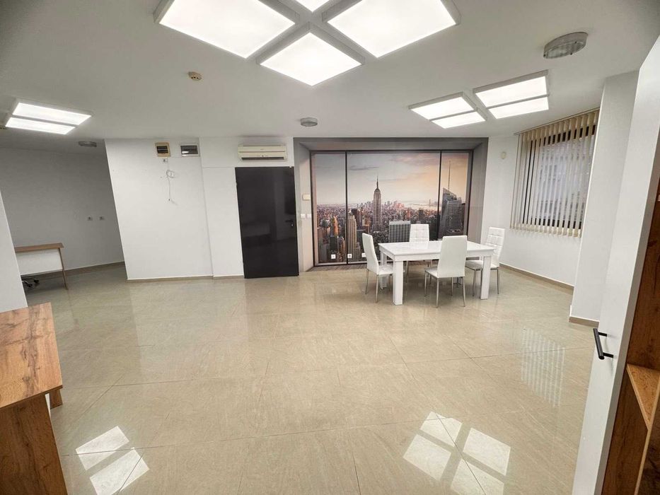 Офис под наем в Центъра!