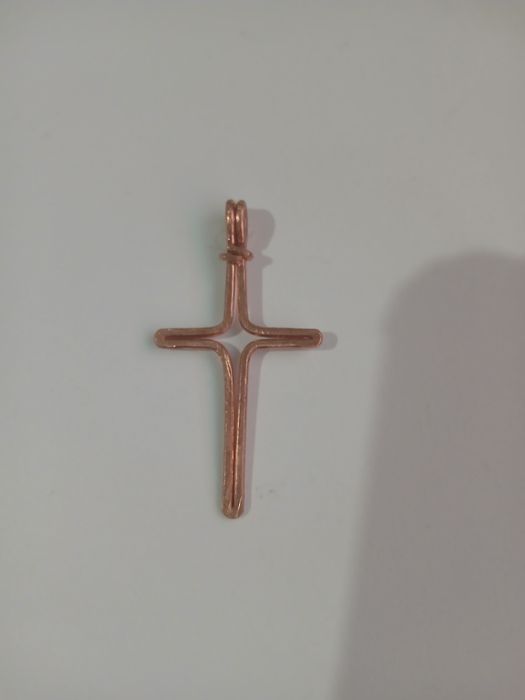 Cruce din cupru,99%, de pus la gat,   lucrata manual