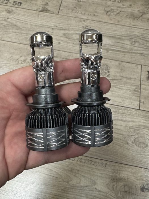 Лед крушки с лупа H7