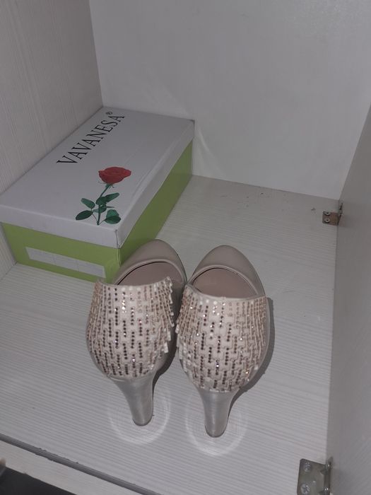 Туфли молочновый