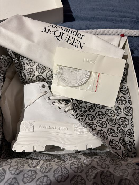 Alexander McQueen 40