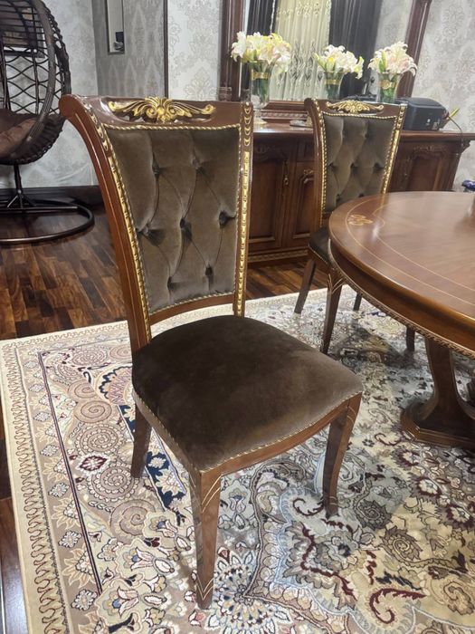 Коричневый стол стул для гостинной комнаты