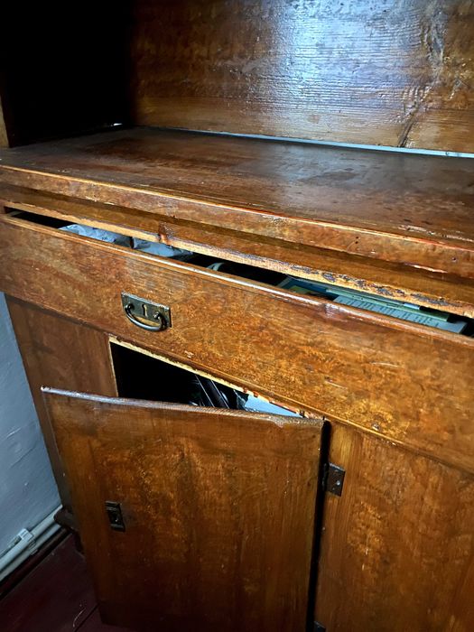 Mobilier autentic taranesc (dulap)cu vitralii (100 ani stare perfecta)