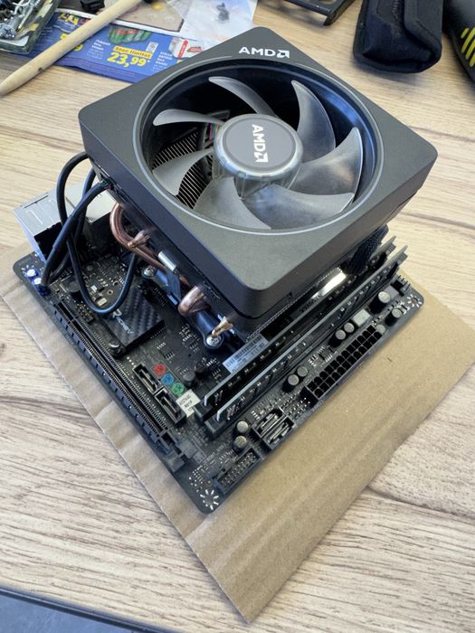 Kit Ryzen 3700x 32 gb RAM ddr 4 placa baza cooler Wraith