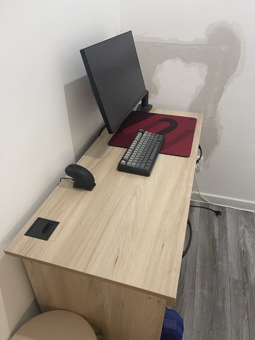 Продаю компьютерный стол