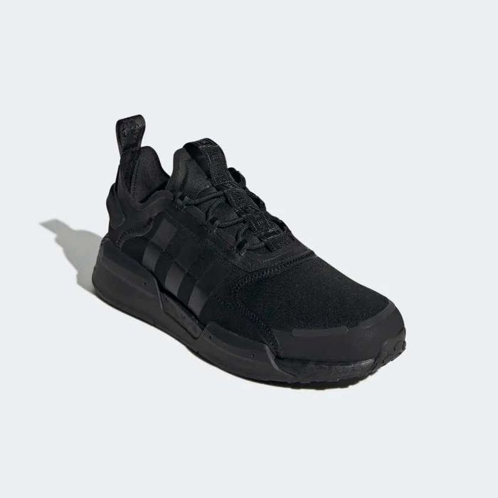 Оригинални обувки ADIDAS NMD V3  размери EU42, 43 1/3 ,46 2/3