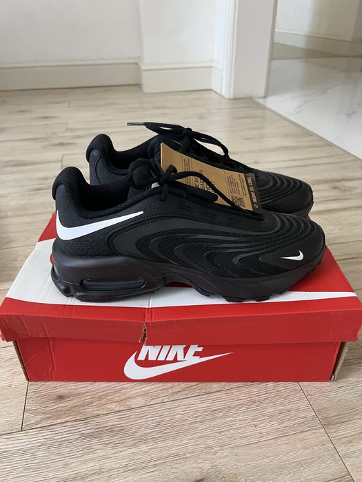 Продаю новые кроссы .