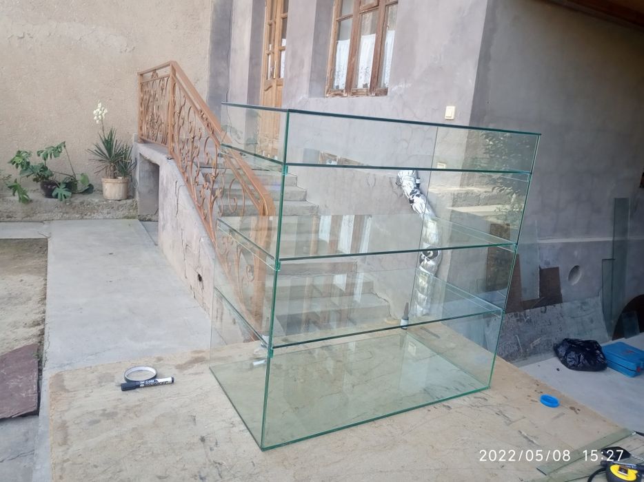 Стекло, витрина и полки, ойнадан витриналар