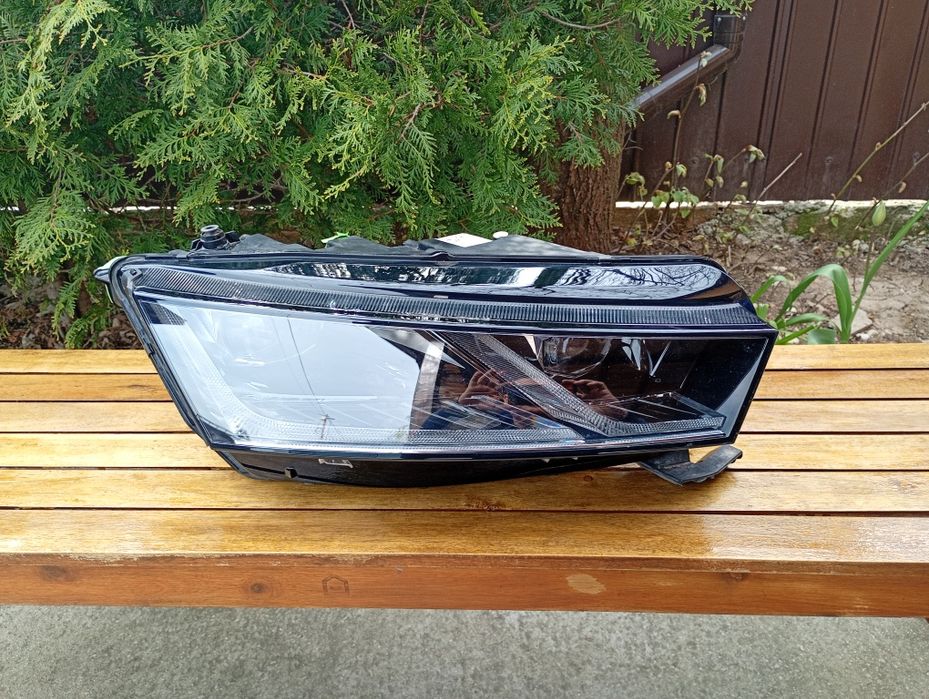 Far dreapta Skoda Octavia 4 crustal lighting full led cod 5E4941016A