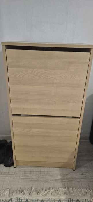 Трапезна маса и 6бр столове и шкаф за обувки